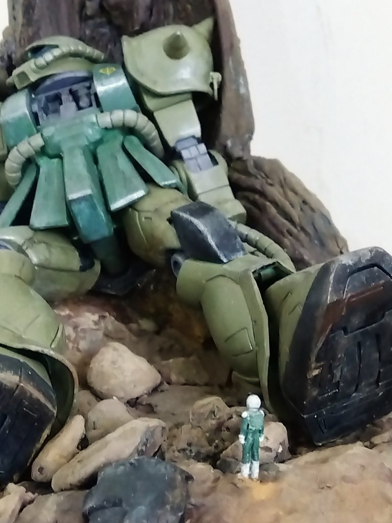 パイロットはビルダーズパーツの144分の1フィギュア。これの筆塗りが1番苦労しました。