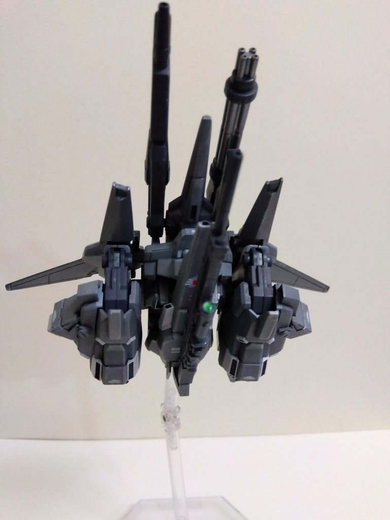 あおり気味に。