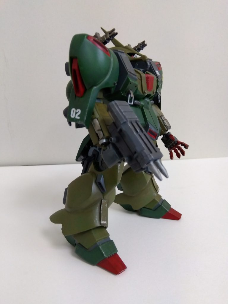 腕のアームパンチ部分はセイバーガンダムの物に変更。右手は次元ビルドナックルズ(丸)、左手のフィンガーランチャーはMSGのワイルドハンドに差し替えました。