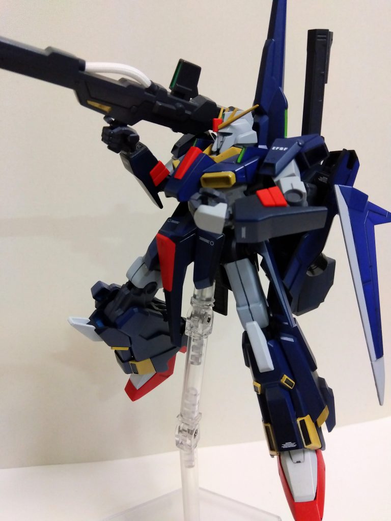 メガ・ビームランチャーはリゼルC型の物を。パイプ部分は布パイプに差し替えました。