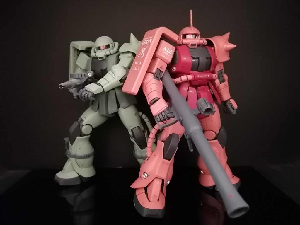 J型ザクと並べました。最後まで見ていただき、ありがとうございます。