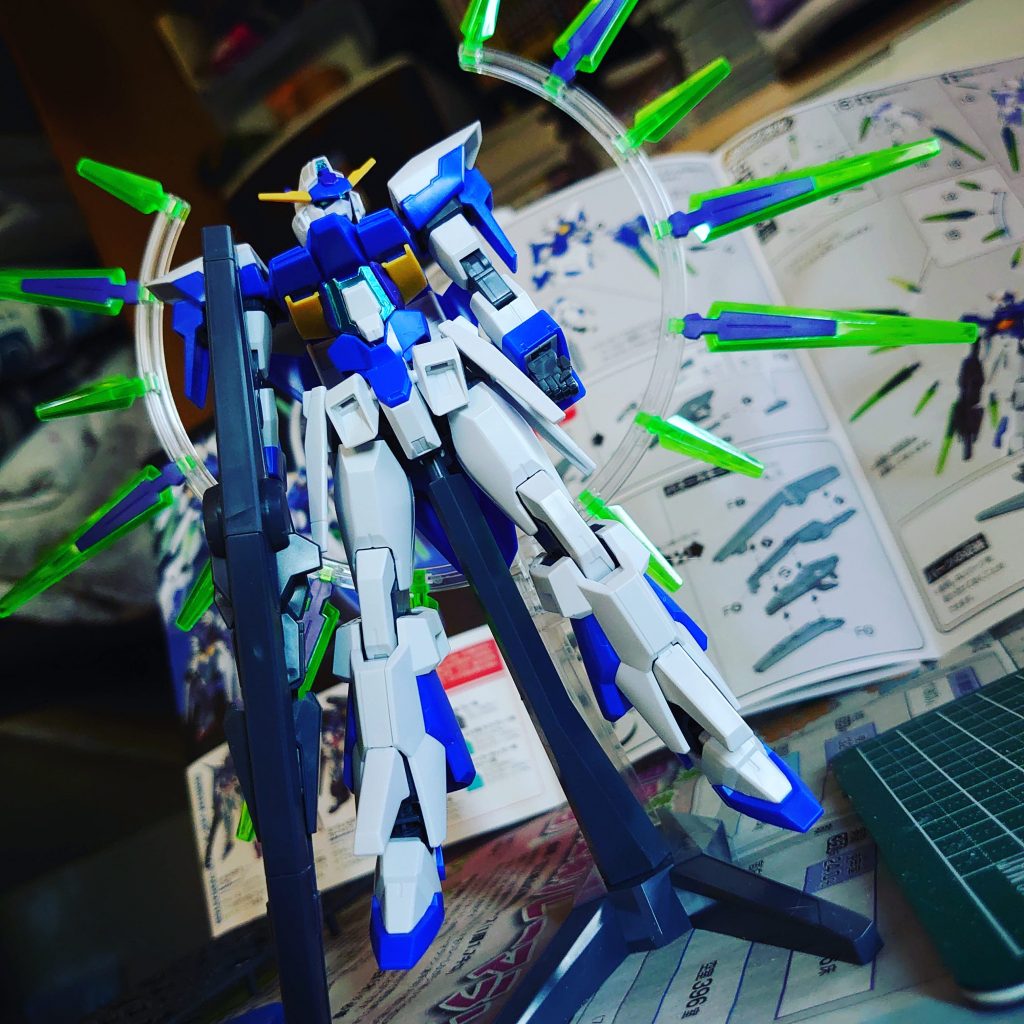 Cファンネルの基部の青色はほとんどが補色されずホイルシールで補うことになるんですがそこが今回のイジるところ