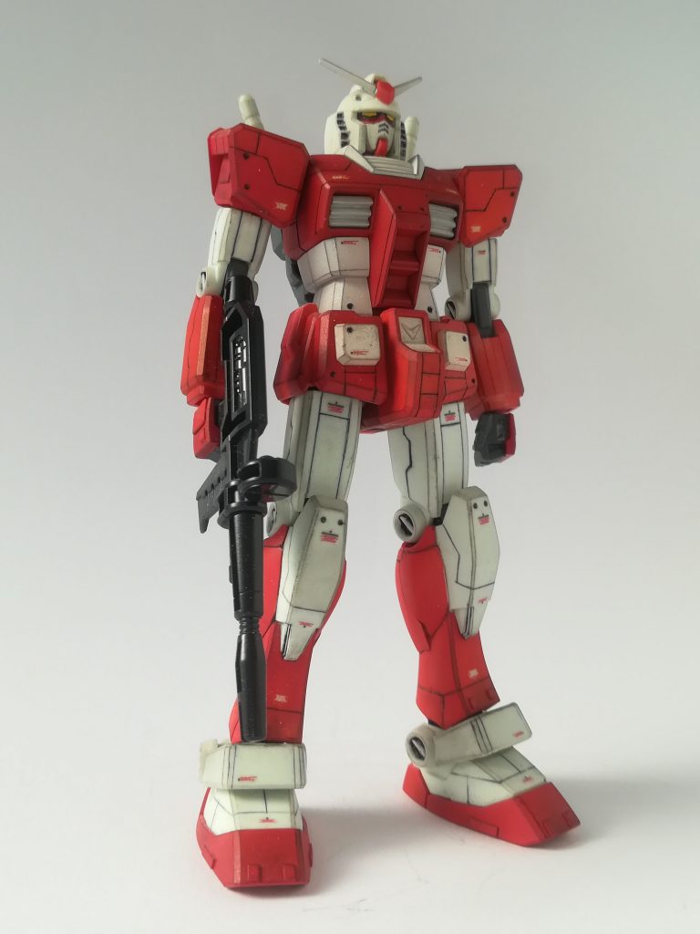 他にも初挑戦は、ガンダムマーカーふでペンでスミ入れ、水転写デカール、トップコートつや消し、ウェザリングマスターBススでエッジ強調。困ったのは、トップコートつや消しスプレーで一部の赤がオレンジに変色してしまった。（赤は少しだけスプレーとするか？）