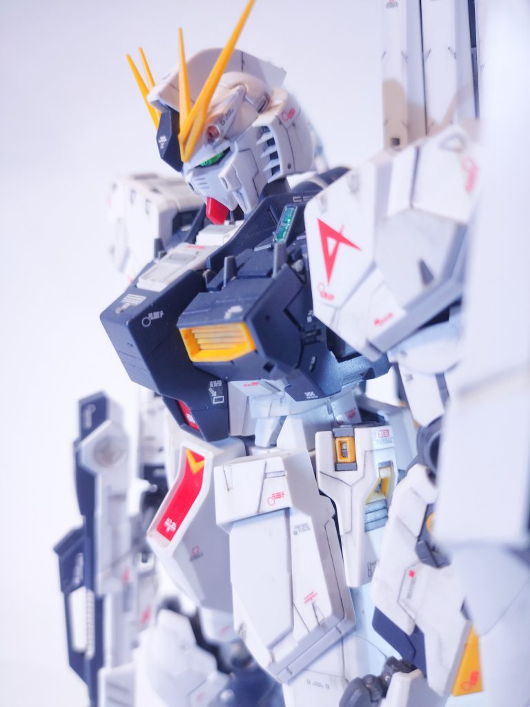 マスクから上半身にスジボリを追加してみましたが、割とうまく行きました。いつものようにカメラ類はオーロラシールです。