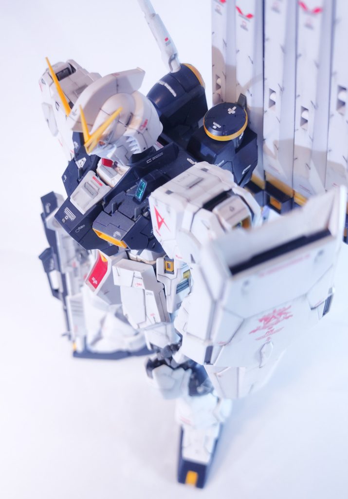 肩や首元にはプラ板でディテール追加。でも塗装をしないので、これはやめたほうがいいかな。でもとにかく楽しい一ヶ月半でした。