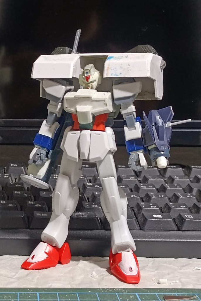 塗装前ストライクダガーの胴体はゲルズゲーに使ってしまったので、バスターの胴体にプラ板を組んでいます。頭部ユニットも同様です。