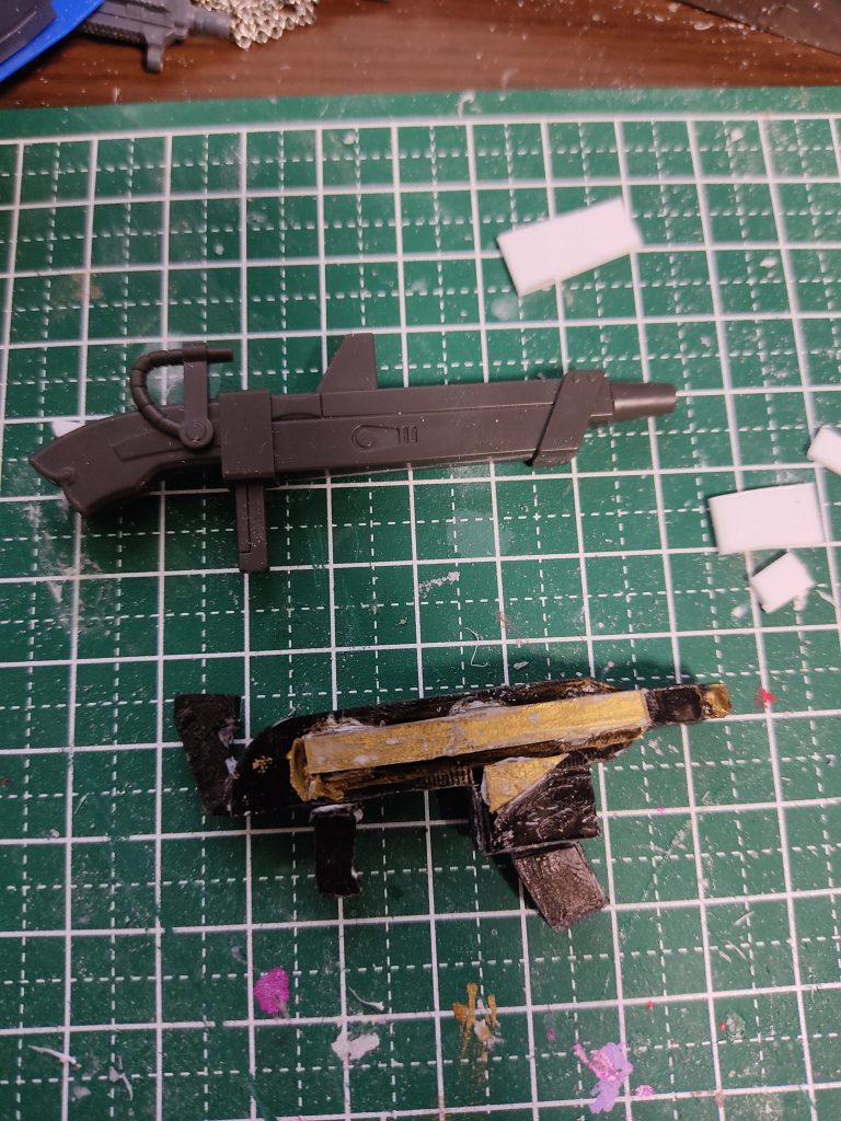 塗装、完成させた武器がこちらです。夜中のノリとテンション、勢い、どういう感じに仕上がるか試す為、初めて作成したので荒いです。