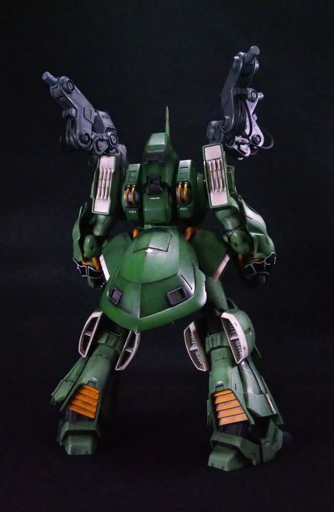 パイプやなんちゃってメカディテールを追加した後ろ姿もお気に入りです😁