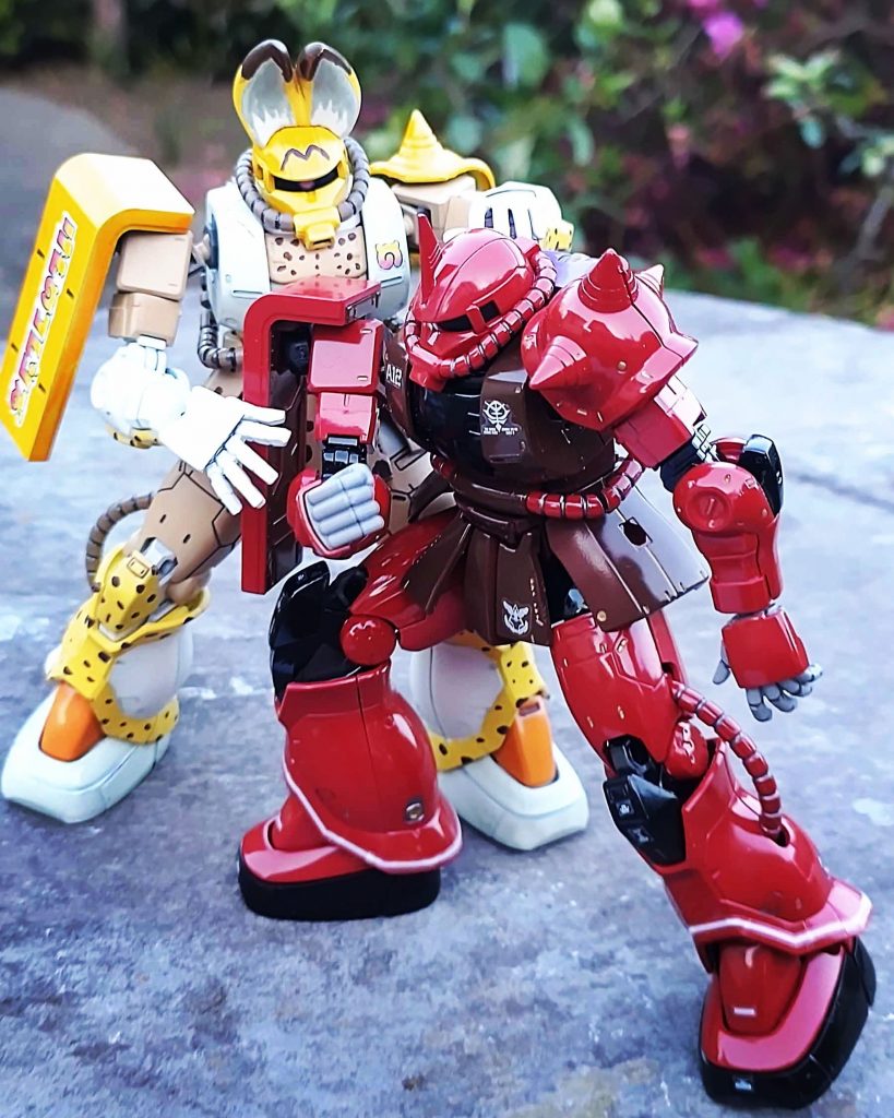 vsオリジン版シャア専用ザク