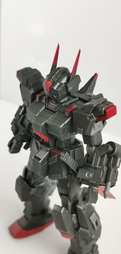 機体各所にメタリックブルーをアクセントとして。