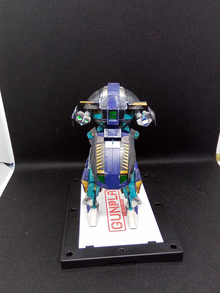 背部からの一枚なにやらギザギザ模様があったので金色で塗装