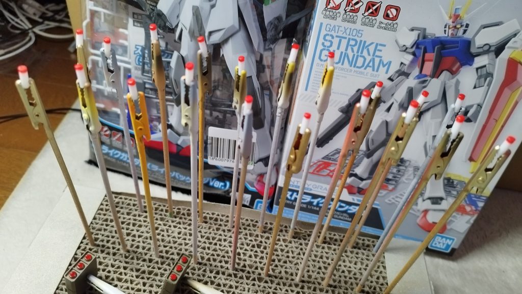 ミサイルの先っちょは赤くしたいよね。