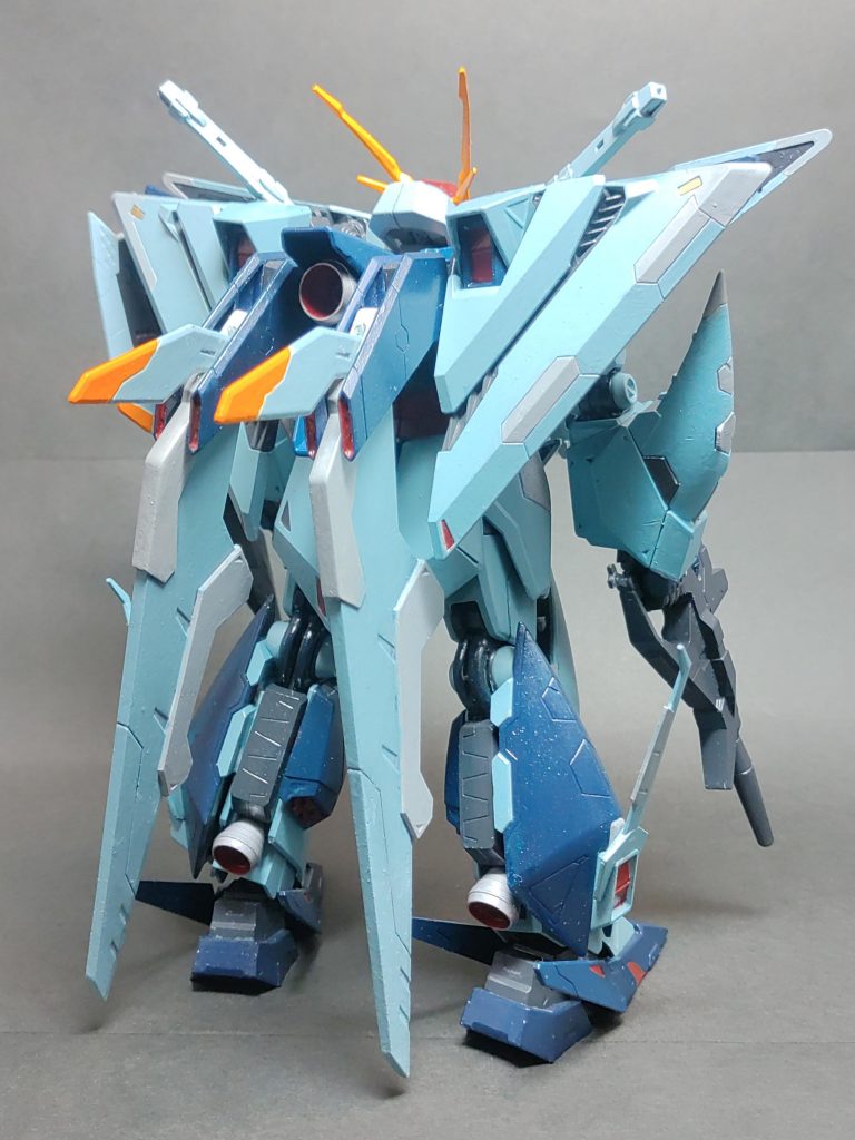 カラーリングと配色はゲーム版を参考にしながらそれを意識し、青みがかったホワイト主体で仕上げました。