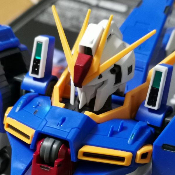 ガンダムリントヴルム腰まで完成爪楊枝で細かいモールドにルミナスメタグリーンでセンサーっぽく塗装するのがすごい好きです。いいアクセントにもなりますし（1枚目）