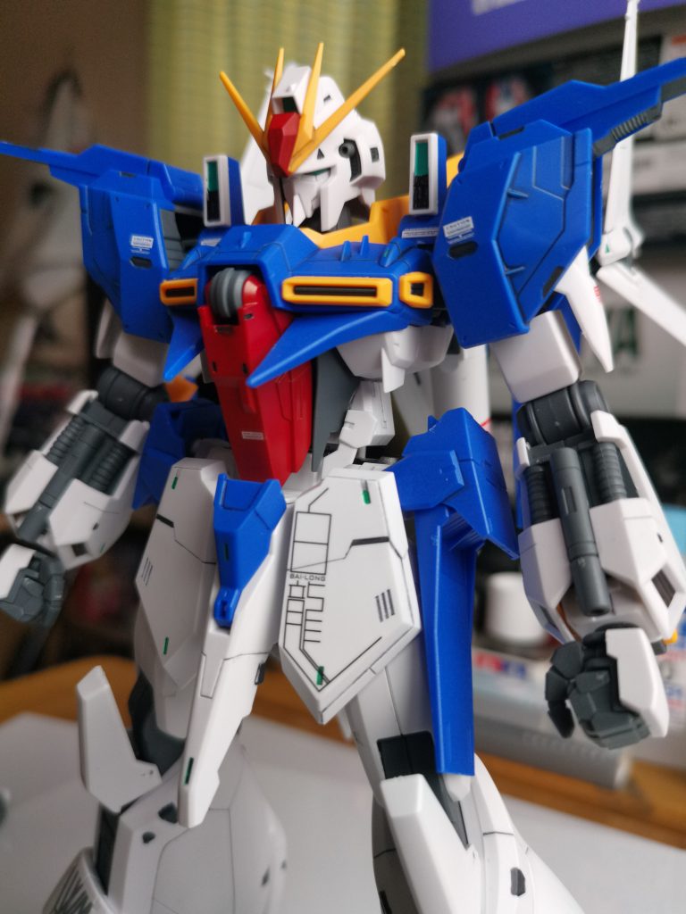 フロントアーマーのデカールかっこいいですよね