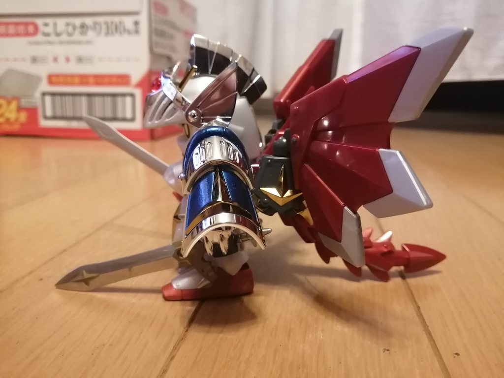 肩の盾?みたいなのをマスキングで青に塗装しました。