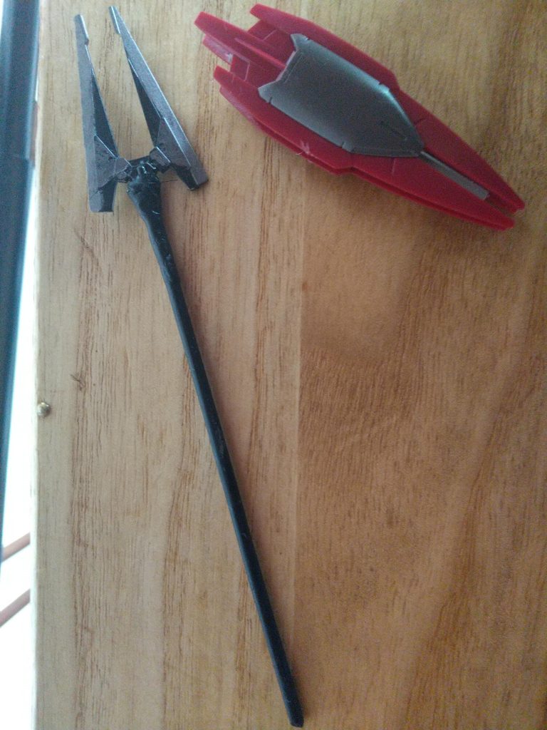 余剰パーツでちょっとした武装を…槍とキャノン砲？です