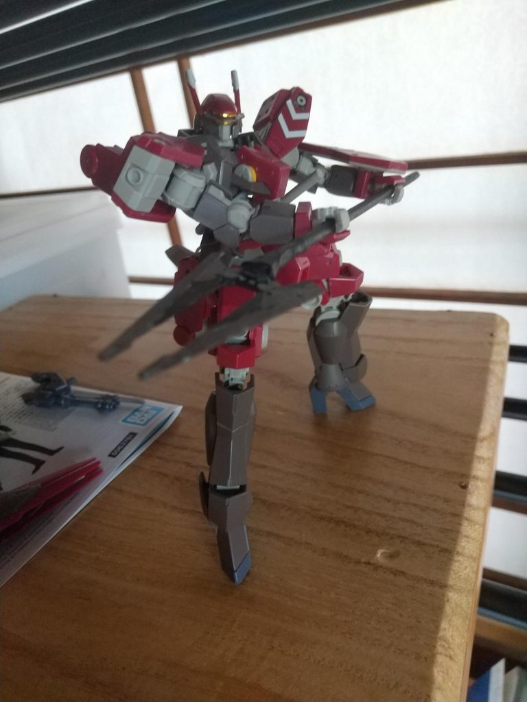 槍を装備させるとこんな感じ。キャノン砲はジョイント余ったの付けたら合う部分がこの子にはなかった