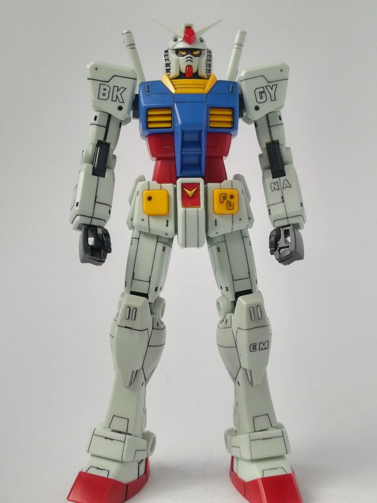 検証と忘備録も兼ねての投稿です。どのスミ入れが自分の好みか と、すじ彫りの練習でした。ガンマカ流し込みスミ入れペン(NA)：BK右腕、GY左腕ガンマカふでペン(FU)：BK右腹腰、GY左腹腰タミヤスミ入れ塗料エナメル(EM)：BK右脚、ダークGY左脚頭部と胸もエナメルで右BK、左ダークGY素組み、トップコート無し