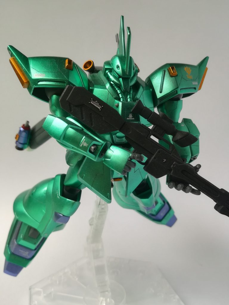 モビルアーマーエルメスの後時期に開発、大佐と出撃するハズの試験機だった。装甲に感脳波向上のコーティングを施し、性能試験も