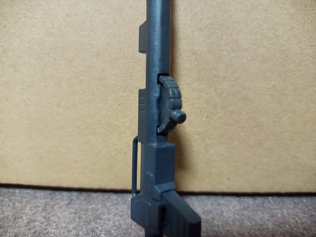 キャノン砲は旧キットの基部を切って内部を削って可動域調整しKPSランナーの軸通しました