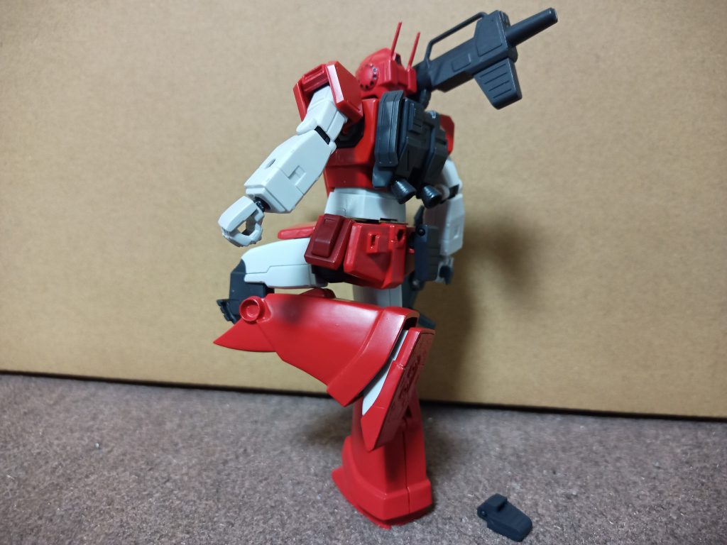 マガジンラックは旧キットのお尻に付いてたような型の物を作り接着