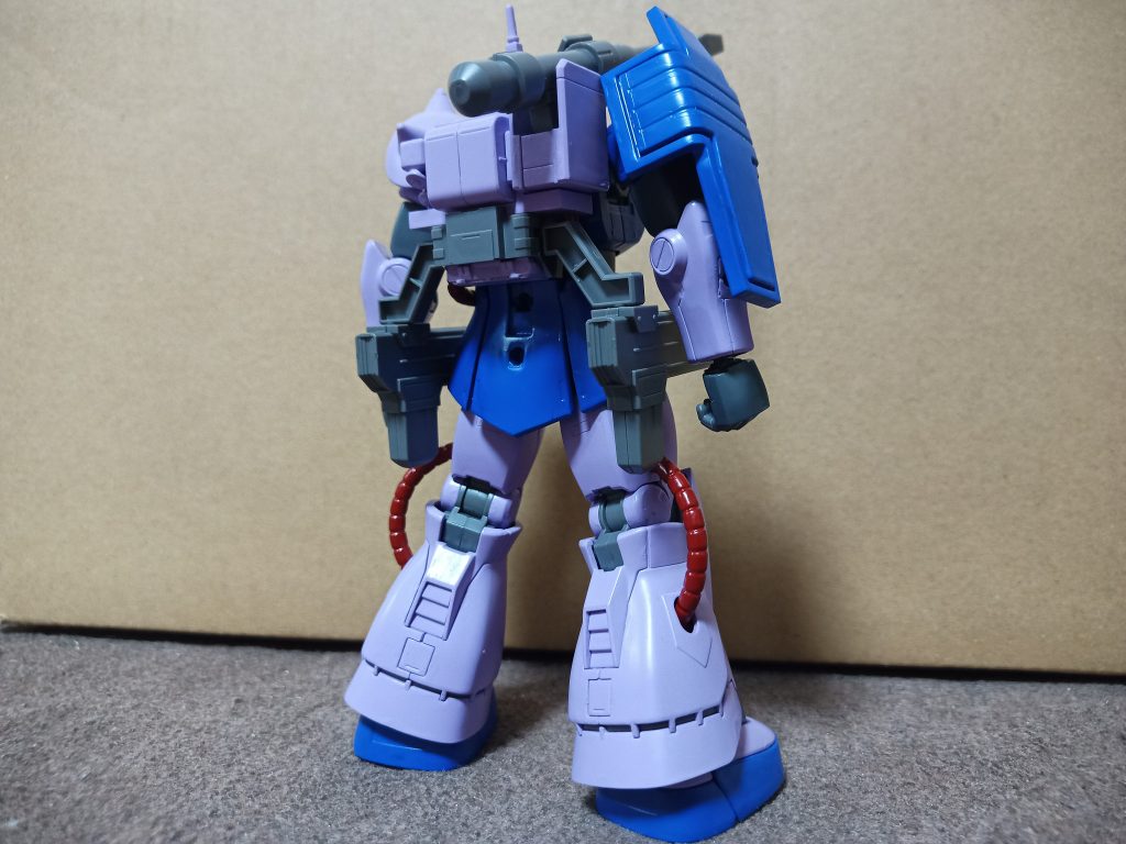 Z版は色が派手ですねMrカラーのMSパープルとコバルトブルーで筆塗りしました