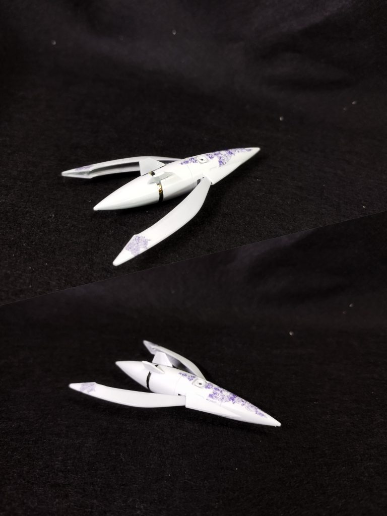 脱出用の小型機です。GN粒子放出部にはミラージュレッドシールを貼ったのですが何故か金色に…