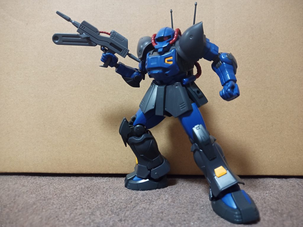 子供の頃は「ザクのニセモノっぽくてダサいなぁ…同じザクのニセモノでもハイザックはめっちゃカッコいいのに」とか思ってましたが大人になりいざこのキット作ってみると「ウヒョ〜！カッコええわ〜!」とかになってしまう不思議