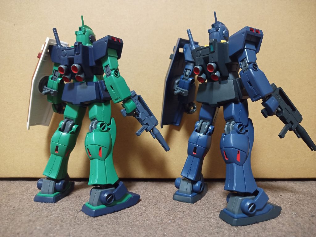 色の変更以外ほとんどノータッチですが肩スラスターの仕切りはランナータグという名のプラ板切って付けてます