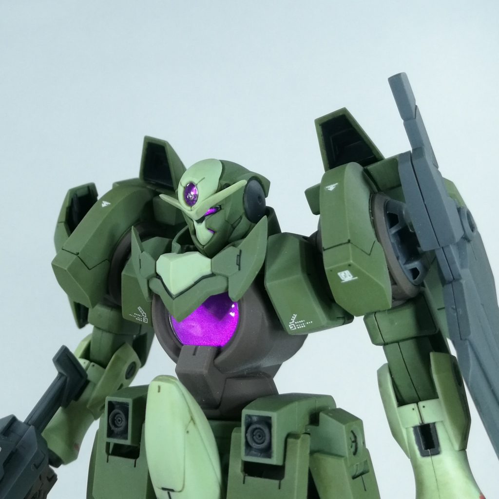 全身をカーキグリーン等でウオッシング