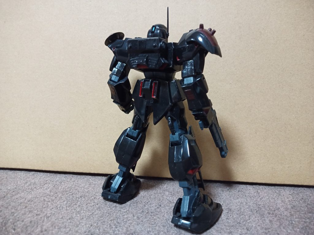 余剰パーツ等でスタイリッシュなガッシュの雰囲気出したつもりですね(右肩のアーマーなんかはもうちょい長い方がカッコいいなぁとか当時から思ってましたが技術が…)全体的にドライブラシで銀色の汚し入れてますが今ならやらないです(当時は銀で汚し入れないと完成した気にならなくて全部に入れてましたw)