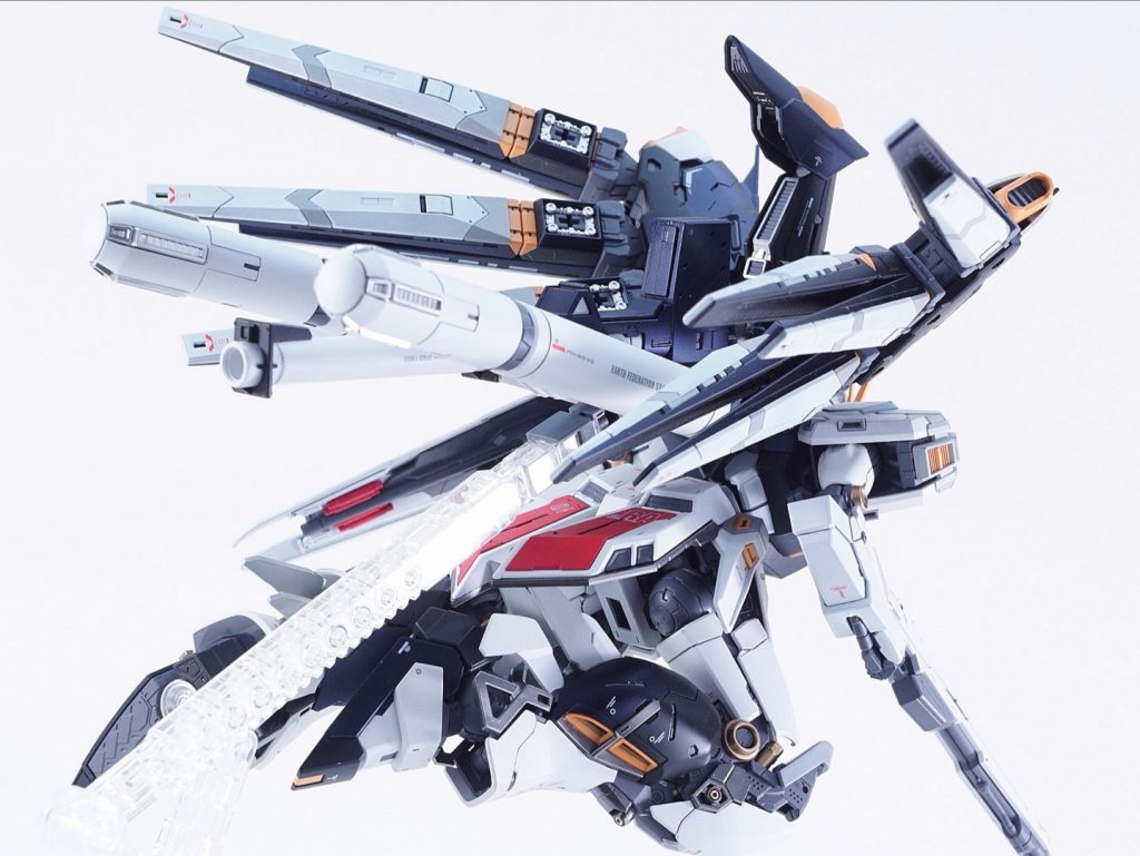 マジで非の打ち所がないカッコいいキットなんですが、唯一気になるのはめっちゃ重いところ。軽めのMG並みの重量でスタンドを殺しにきます。