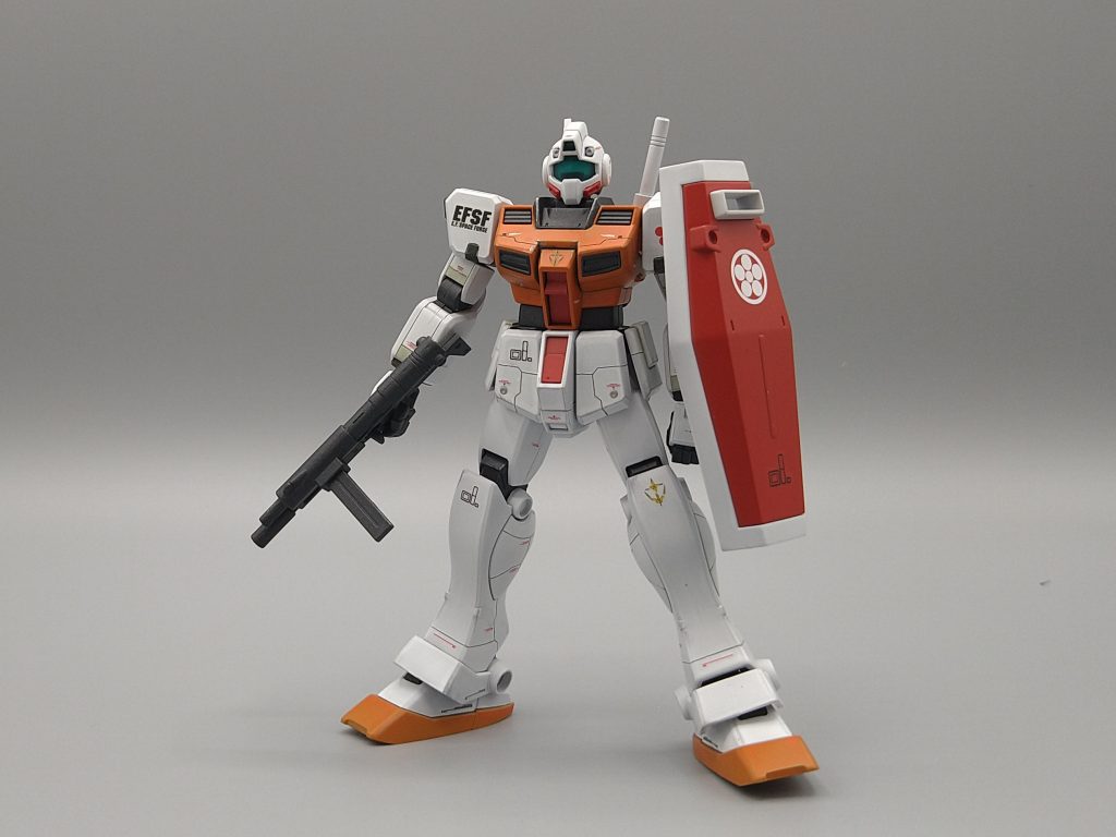 グレー系でウェザリングしたのはあまり目立たなかったですね。ハンドパーツは別売のビルダーズパーツを使用。でないとマシンガンがうまく持てません。