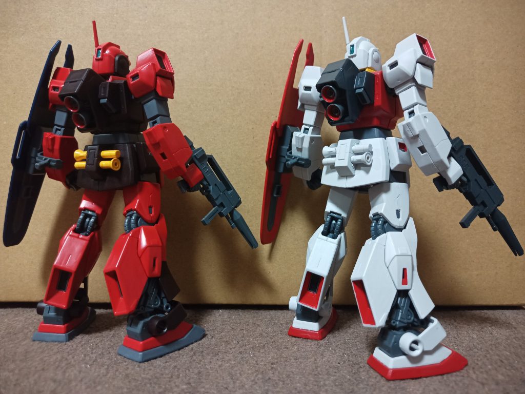 リックディアスカラーのサーベルの色は資料が加工されてるのか何なのか同じショットでも黄色だったり茶色だったりでよく分からなかったんですがとりあえず黄色を選択スリッパの色は茶色かグレーかで悩みましたね「いくらリックディアスカラーとはいえ配色は元の機体のパターンもある程度考慮するだろうし…う〜ん…資料よく見たらグレーがチラ見えしてる気もするしこのグレーはカタパルトの一部なのかも知れないし…」等々いろいろ悩むのも色替えの楽しい所ではありますね