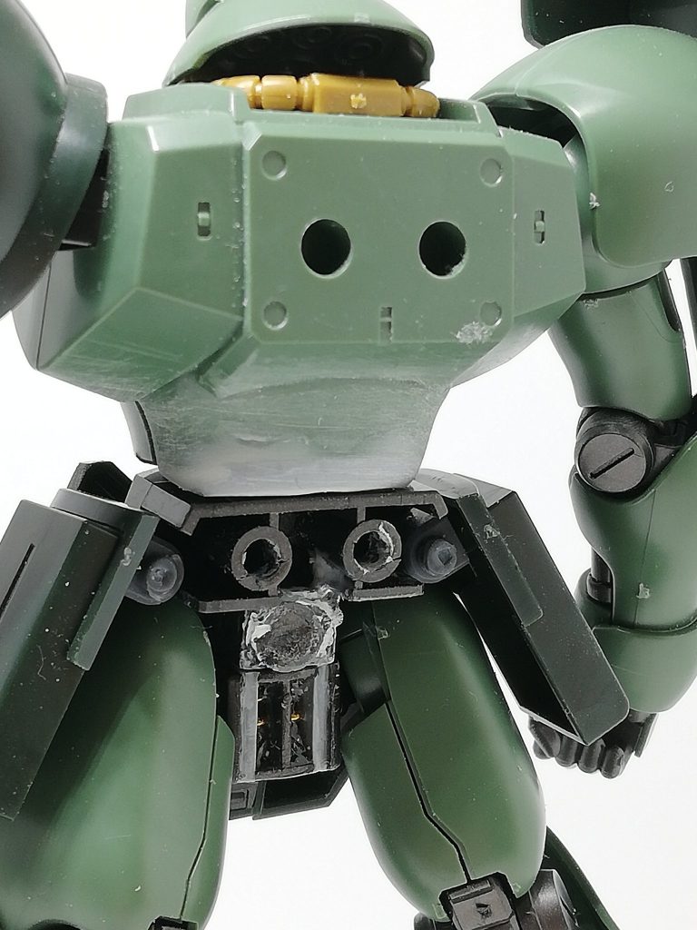 腰を前傾気味に。