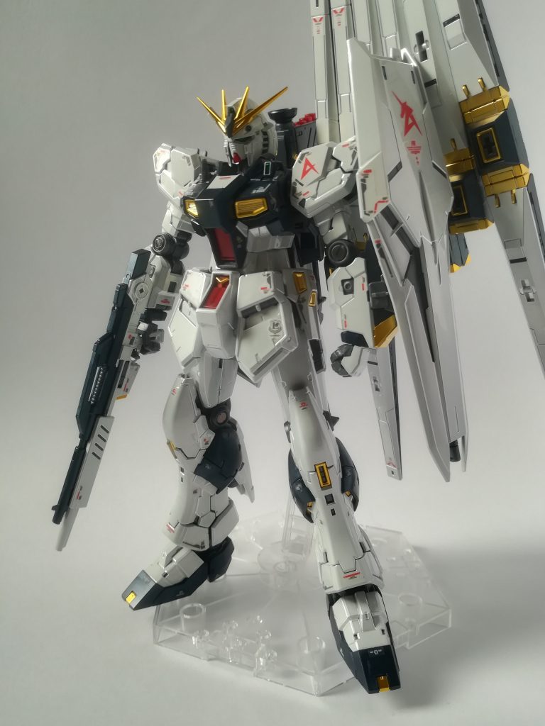 チタニウムフィニッシュの美しい光沢。写真より実物は とても素晴らしいです