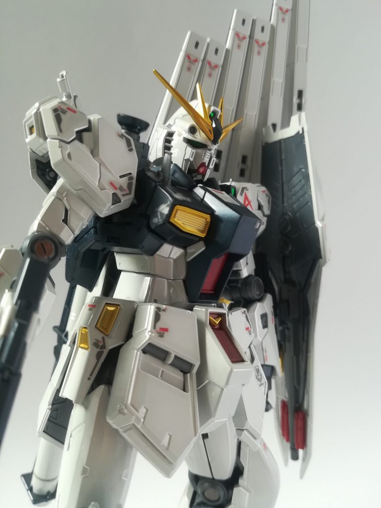 チタニウムはスミ入れしなくとも光の具合でモールドやエッジにシルバー感が浮き上がる感じ。