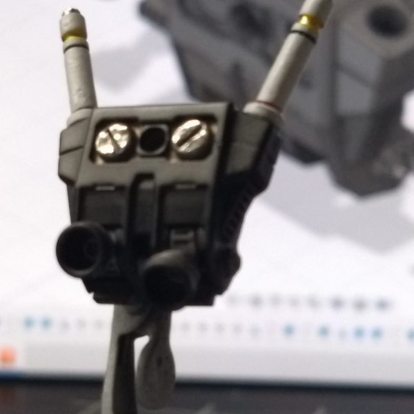 先に完成させた EG ガンダムではランドセルを自作したのですがキットのパーツと同じように一体型で作っていたのを今回は色分けを簡単にする為と簡単なギミックを取り入れるために9分割で作ってみました写真を見ていただくとわかるようにメインバーニアを可動できるようにしてみました軸にそって左右別々に90°ぐらい可動できます（1枚目）