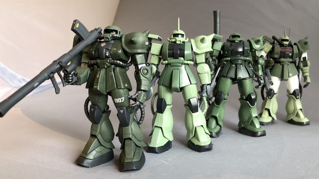 1/144の他ザクと比較。左からHG08小隊版ザク06J→旧HGUCザク(地上戦セット・パチ組)→オリジンザク(C-6/R6型・パチ組)→ReviveHGUC(マインレイヤーバックパック装備)