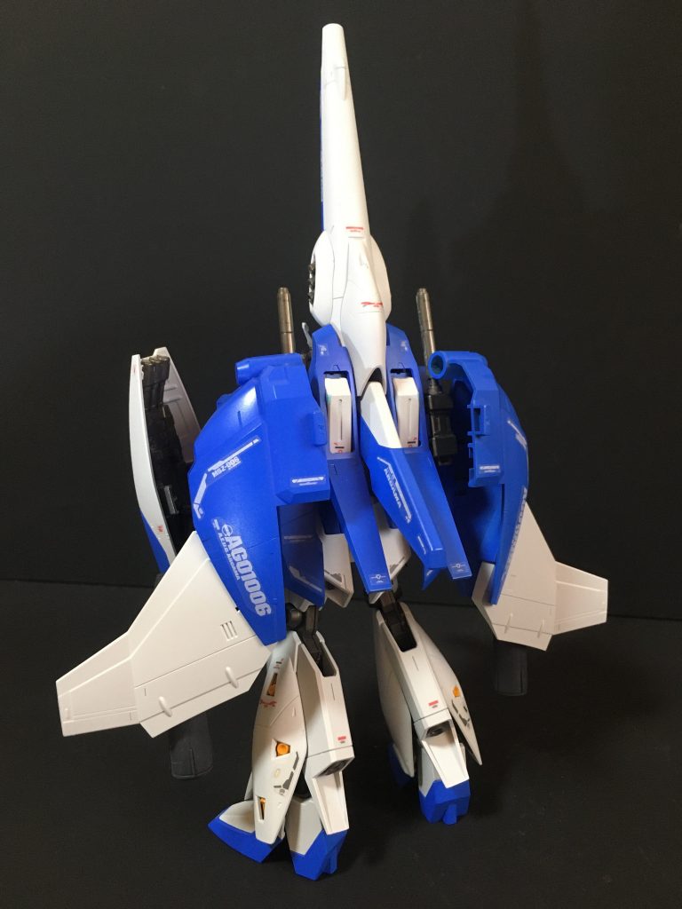 BWSのウイングは左右入れ替えてMS形態でも手が動かせるようにしています。