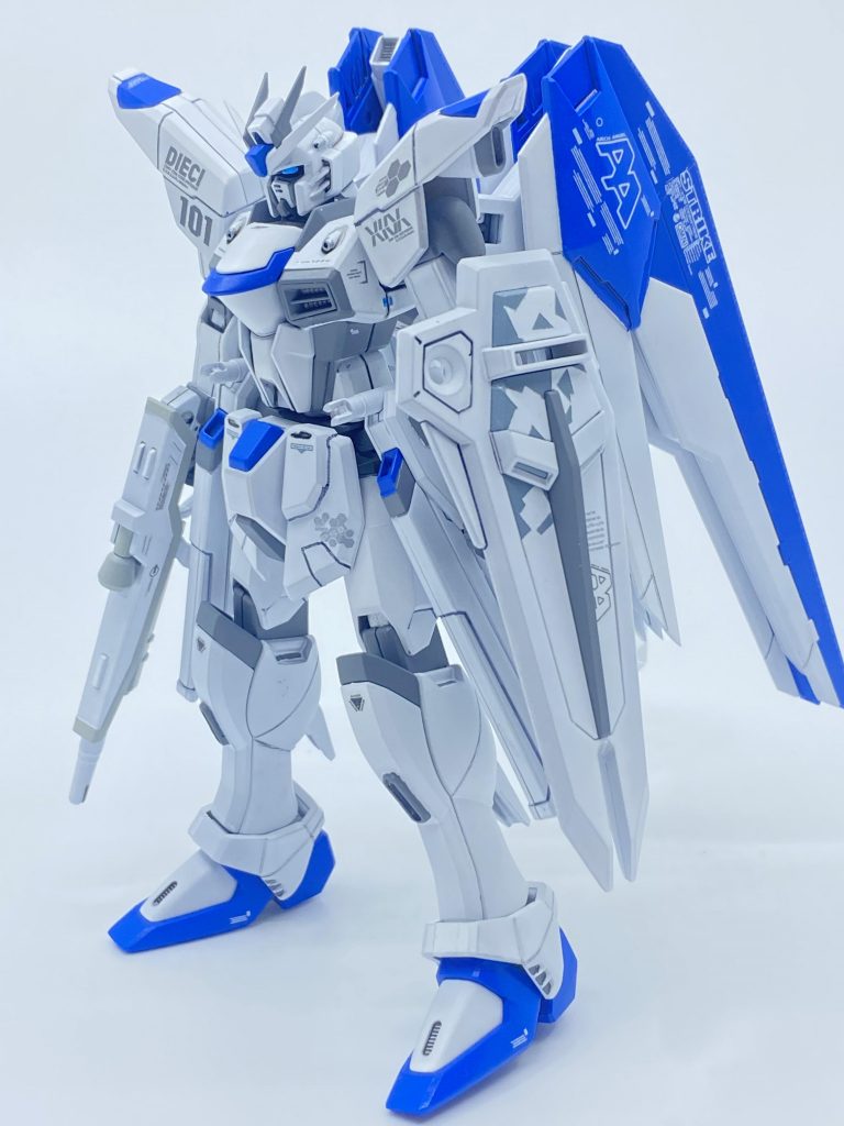 シールドは適当にマスキングして迷彩もどきみたいなイメージで作ったのですが、想像以上にセンス◎な感じに仕上がって自分が一番驚いています(笑)