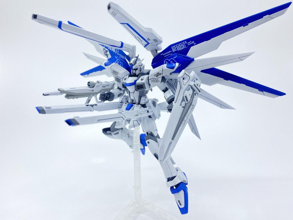 ハイマットフルバーストモード。実はバラエーナの向きが若干おかしいですが、変形時にパーツが軋んで怖かったのでコレで妥協しました、ご容赦ください。