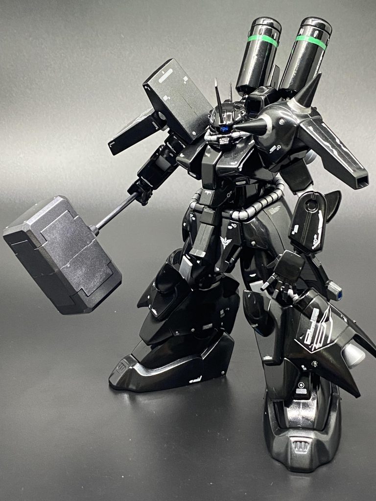 ハンマーはガンダムグシオンから流用しました。武骨でシンプルな武装がよく似合うと思います。