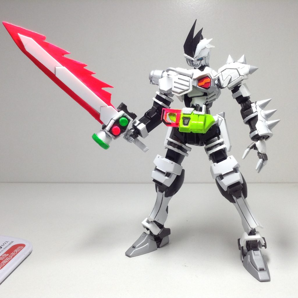 変更点は武器とベルト、左胸だけです。ベルトはネオジム磁石を仕込んで交換可能に