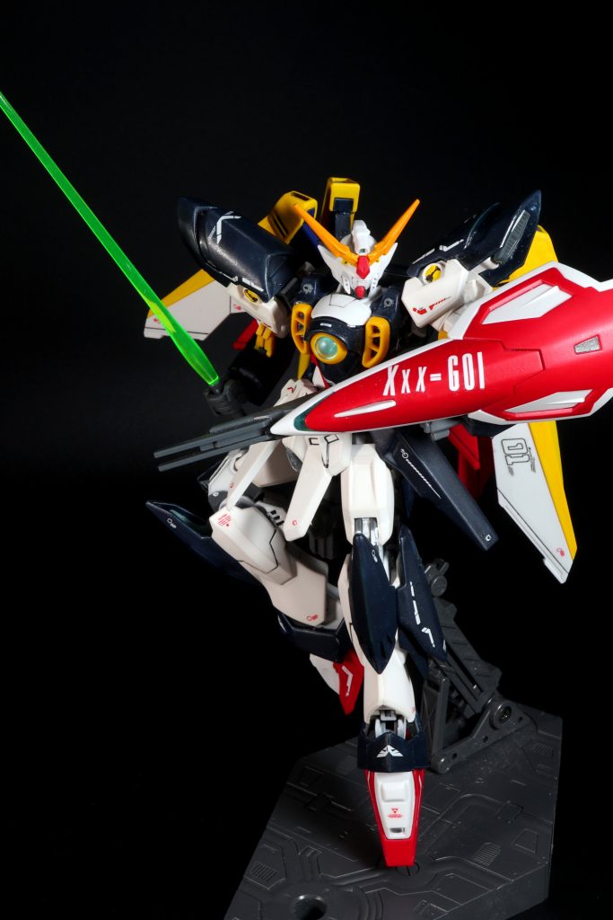 ビームサーベル構え。ヒイロは接近戦しがちなイメージ。バスターライフル使い勝手悪そうだし・・・