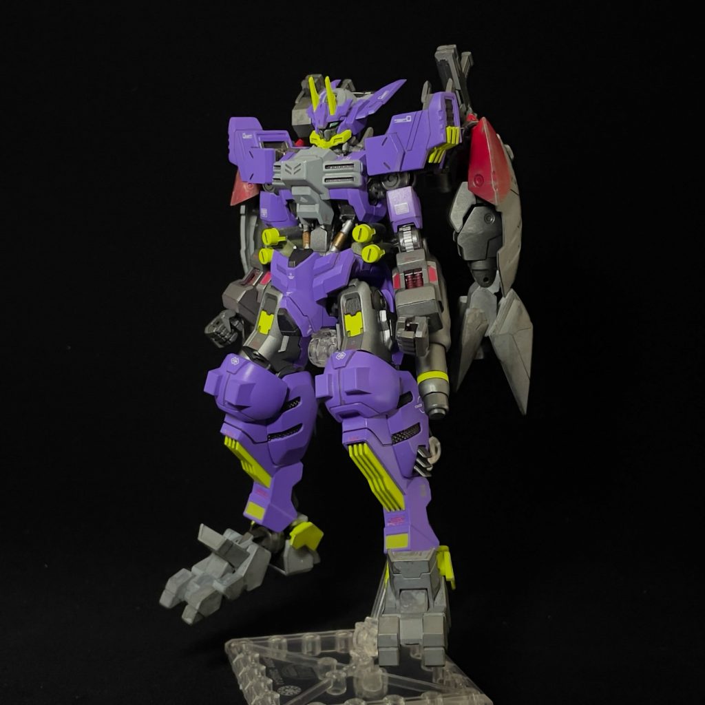 ハシュマルの尾をバルバトスルプスレクスが利用していたように、このアスモデウスもMAのパーツをバインダーとして利用しています。