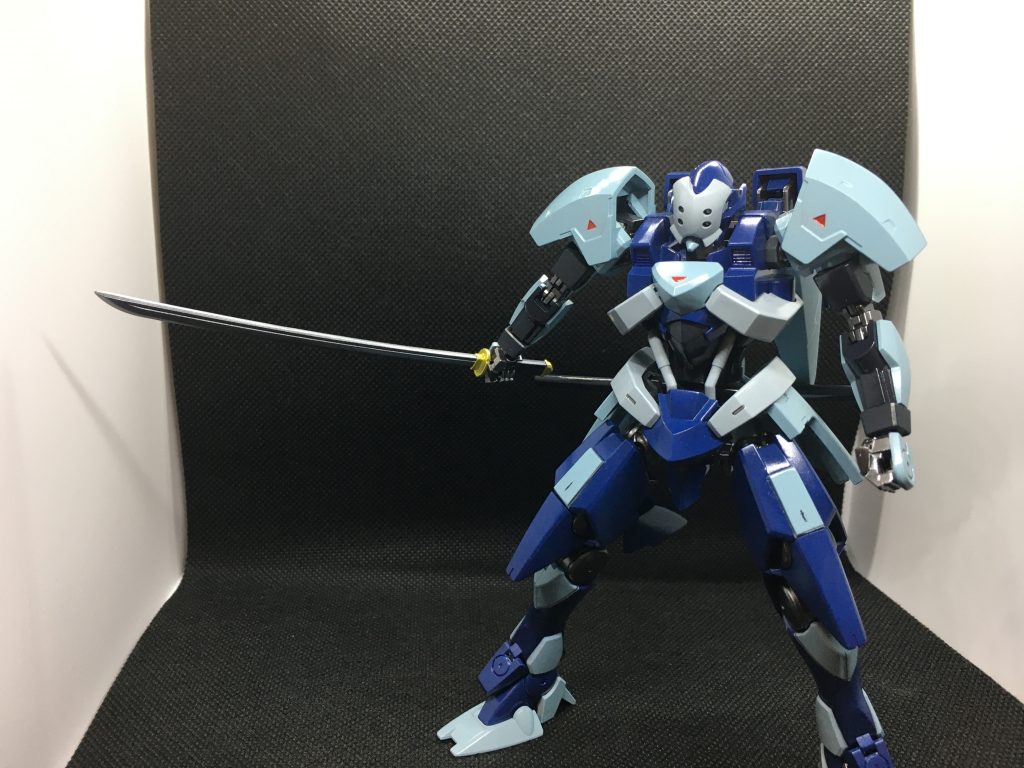 普通に考えて、絶対にこの刀、鞘から引き抜けないですよね。