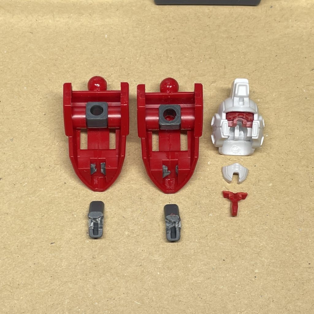 塗装しやすいように後ハメ加工 位置決めしやすいようにパーツを切り欠きました。