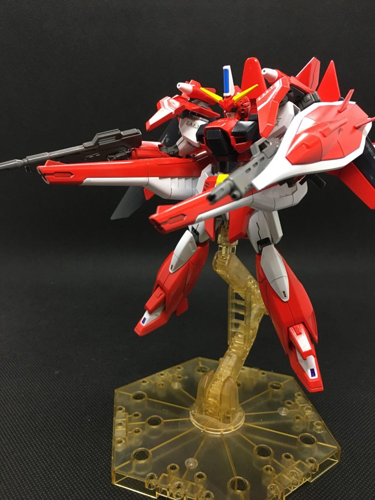 本編の出来はともかく、、SEED系はこういうポーズが決まるので、プラモデルとしてはいいですね。